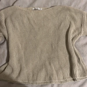 Stickad tröja  - Väldigt fint men kommer inte till användning. Från na-kd. Väldigt bekväm skriv för fler bilder❤️