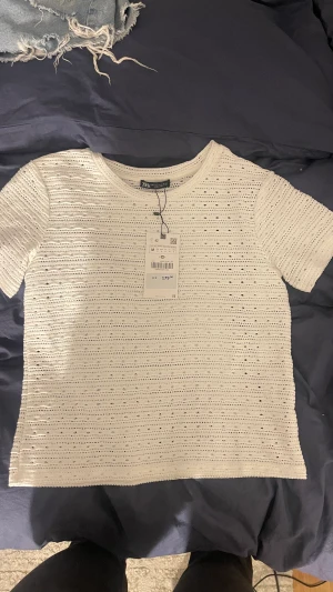 Fin topp från zara - Jätte gullig lite genomskinlig topp från zara som bara inte kommit till användning. 