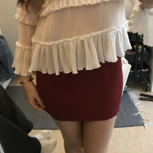 Vinröd kjol - Vinröd kjol från zara!!! Aldrig använt!!!