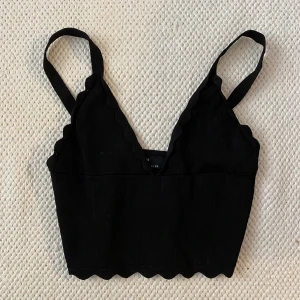 Cute linne - Cute linne med vågig kant.