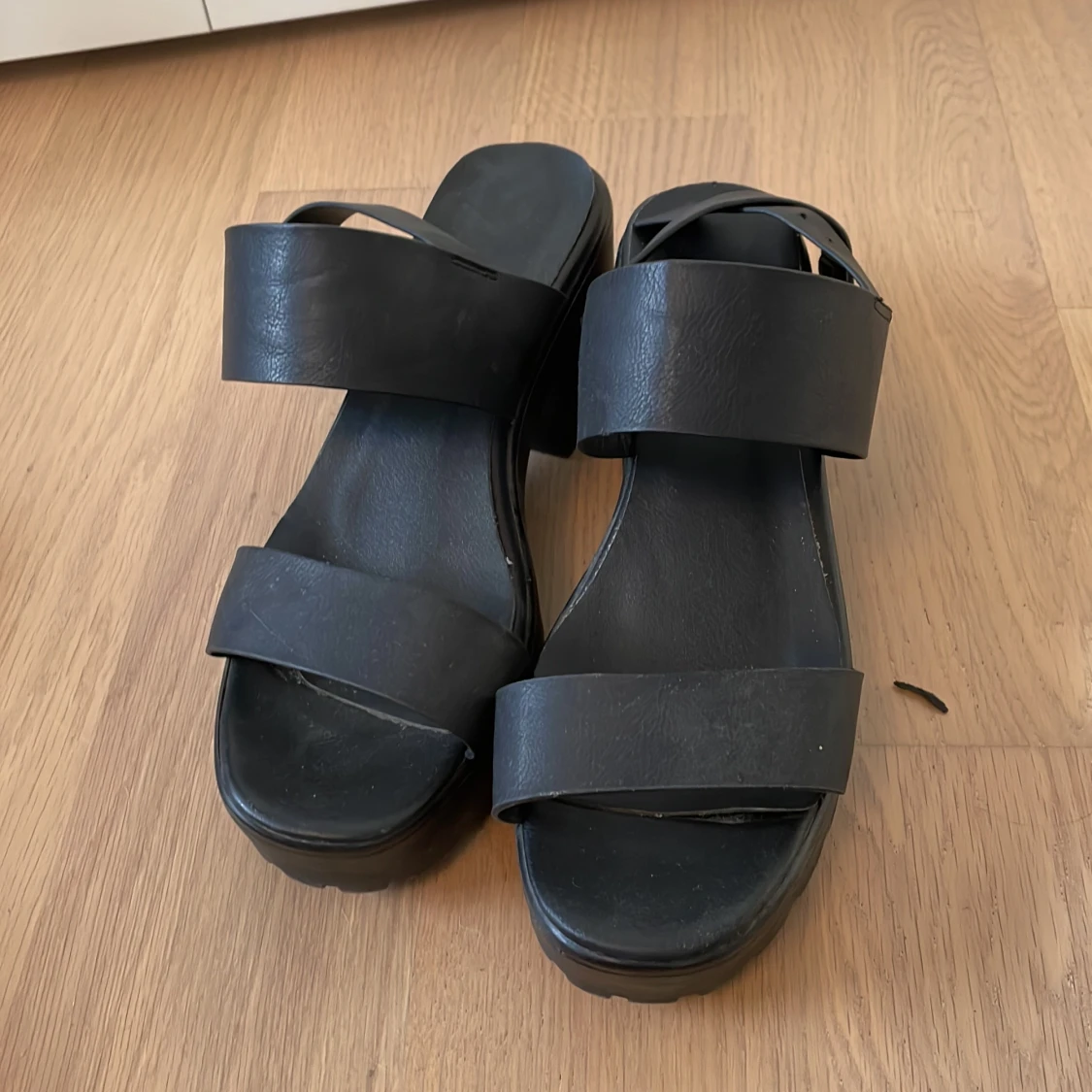 Platåsandaletter Tiamo