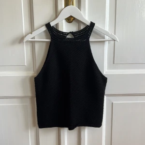 Stickat linne  - Stickat svart linne 