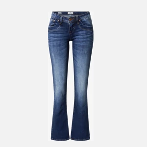 LTB jeans valerie - Intressekoll på mina LTB jeans ”valerie” i storlek 26x30. De är lowwaist och super snygga, tycker dock de är lite för korta på mig så är även intresserad av byte!🫶🏼