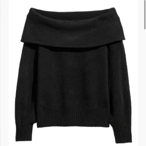 Stickad off shoulder  - Så fin stickad off shoulder tröja från HM. Passar perfekt nu till hösten och vintern. Aldrig använd och i fint skick💓