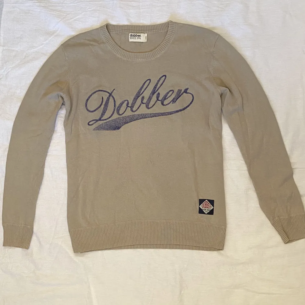 Supersnygg stickad tröja från märket Dobber! Nästan aldrig använd och är i superbra skick🌷 storlek L men passar mig som har S/M. Tröjor & Koftor.