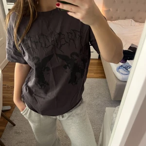 Tisha med tryck🖤 - Så cool tshirt med tryck 