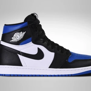 Jordan 1 High ”Royal Toe” - JORDAN 1 HIGH ”ROYAL TOE” Säljer då de inte används längre Skick - 8/10 Nypris - 4 500kr (merch sweden) Säljer för - 1500kr 