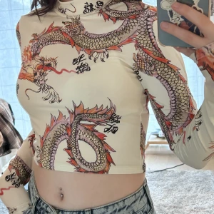 URBAN OUTFITTERS TRÖJA - Långärmad magtröja i nyskick! Skönt material och ganska tunn!