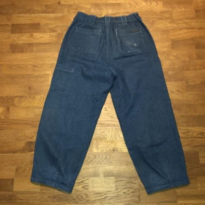 Poetic Collective Pants - Baggy poetic collective pants size xl mycket bra passform med resor i midjan Mörkblå washed 