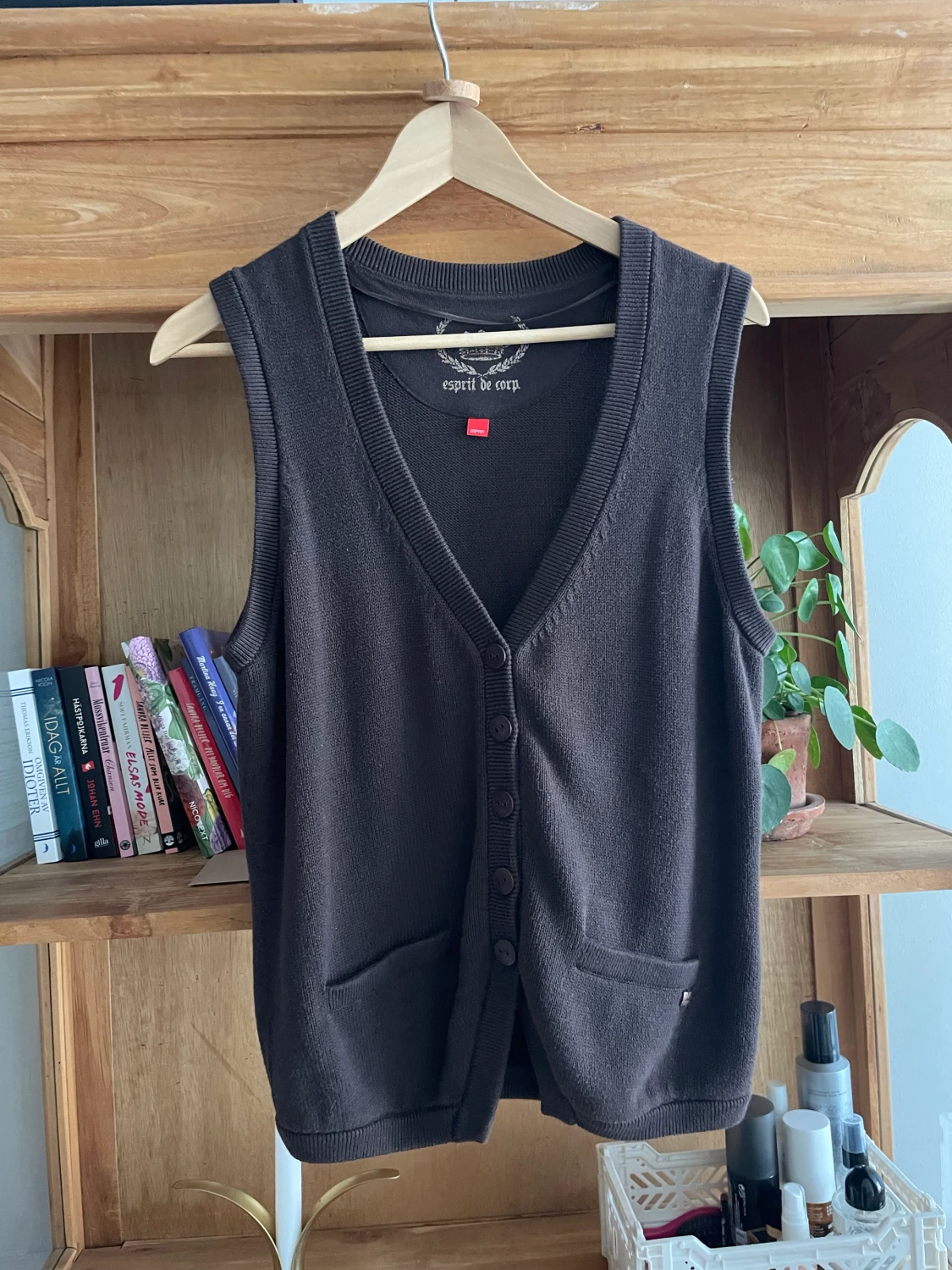 Mörkbrun stickad väsr - 91