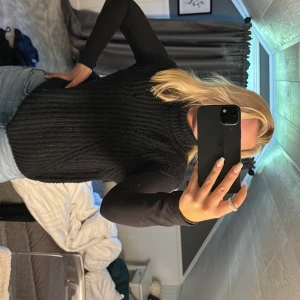 Stickad väst - Snygg stickad väst, säljer då den Inte kommer till användning