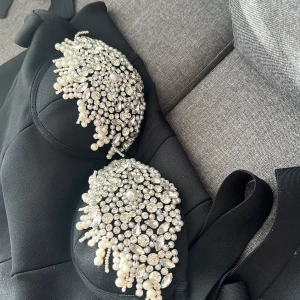 Festklänning  - Svart festklänning från Bellabarnett. Använd bara 1 gång