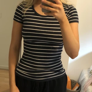 Randig t-shirt  - Aldrig använd 