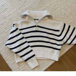 Supermysig stickad tröja ifrån Gina tricot perfekt för vintern och hösten! Pris går att diskuteras vid snabb affär! 👐🏻