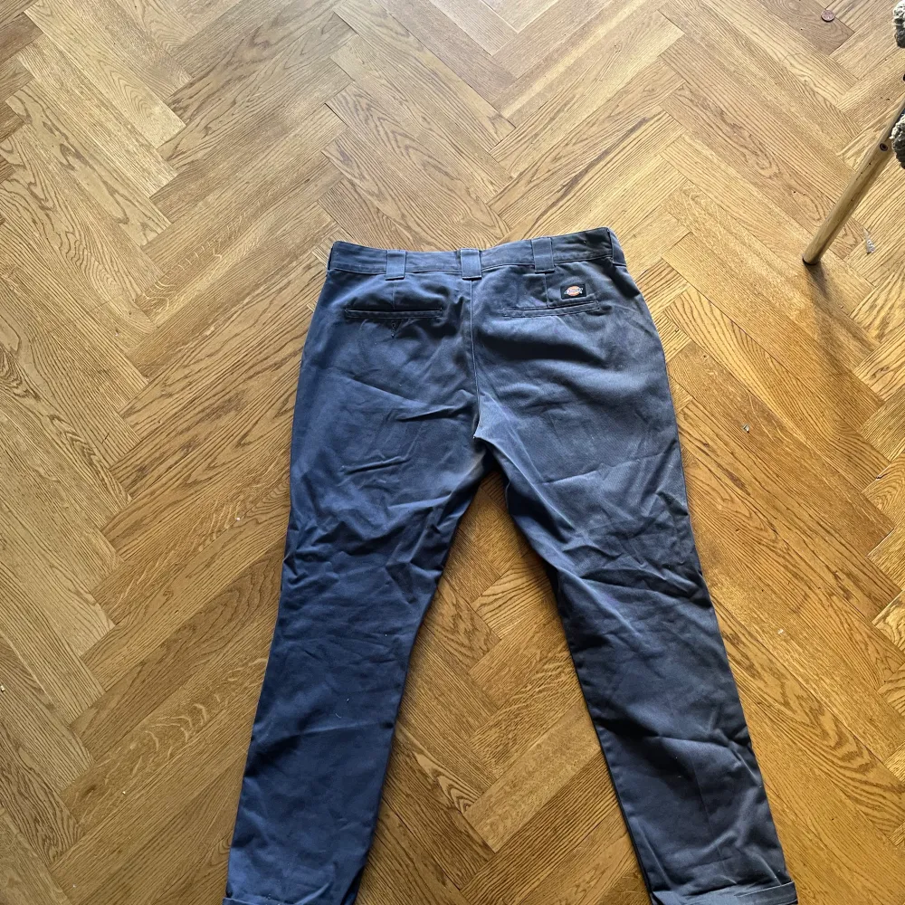Snygga dickies work pants. Väldigt bra skick, bara använts några gånger. Slim-fit.. Jeans & Byxor.