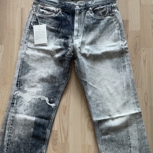 Our legacy Third cut - Använda 2 gånger, fortfarande som nya köpta på our legacys hemsida och kommer med alla tillbehör som påse och tags. Storlek 36. Pris kan diskuteras vid snabb affär