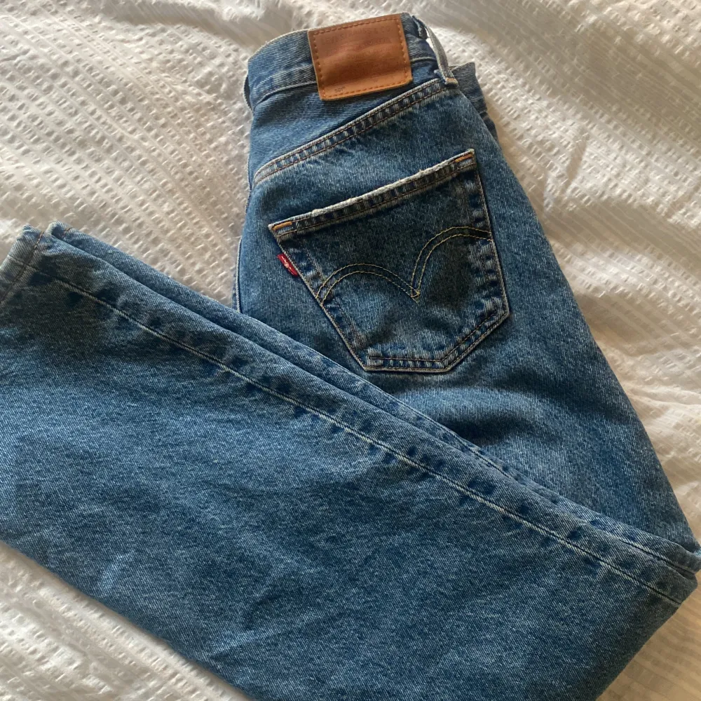 Nyskick levis jeans Storlek W24, L30 Nypris 1100kr  Kostnaden för frakten står ni för själv! . Jeans & Byxor.