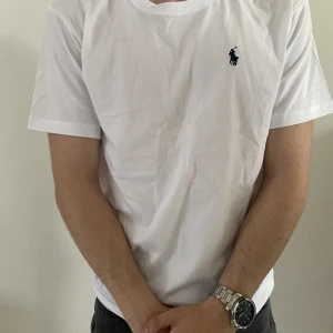 Ralph lauren T shitt - Säljer min helt nya Ralph Lauren t shirt. Tyckte att den var för stor för mig. Priset kan diskuteras! 