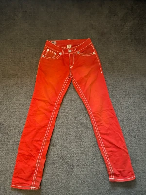 Semetary True Religion Jeans - Sjuka True Relgion Jeans  Om du vill sticka ut så är dem här perfekt för dig