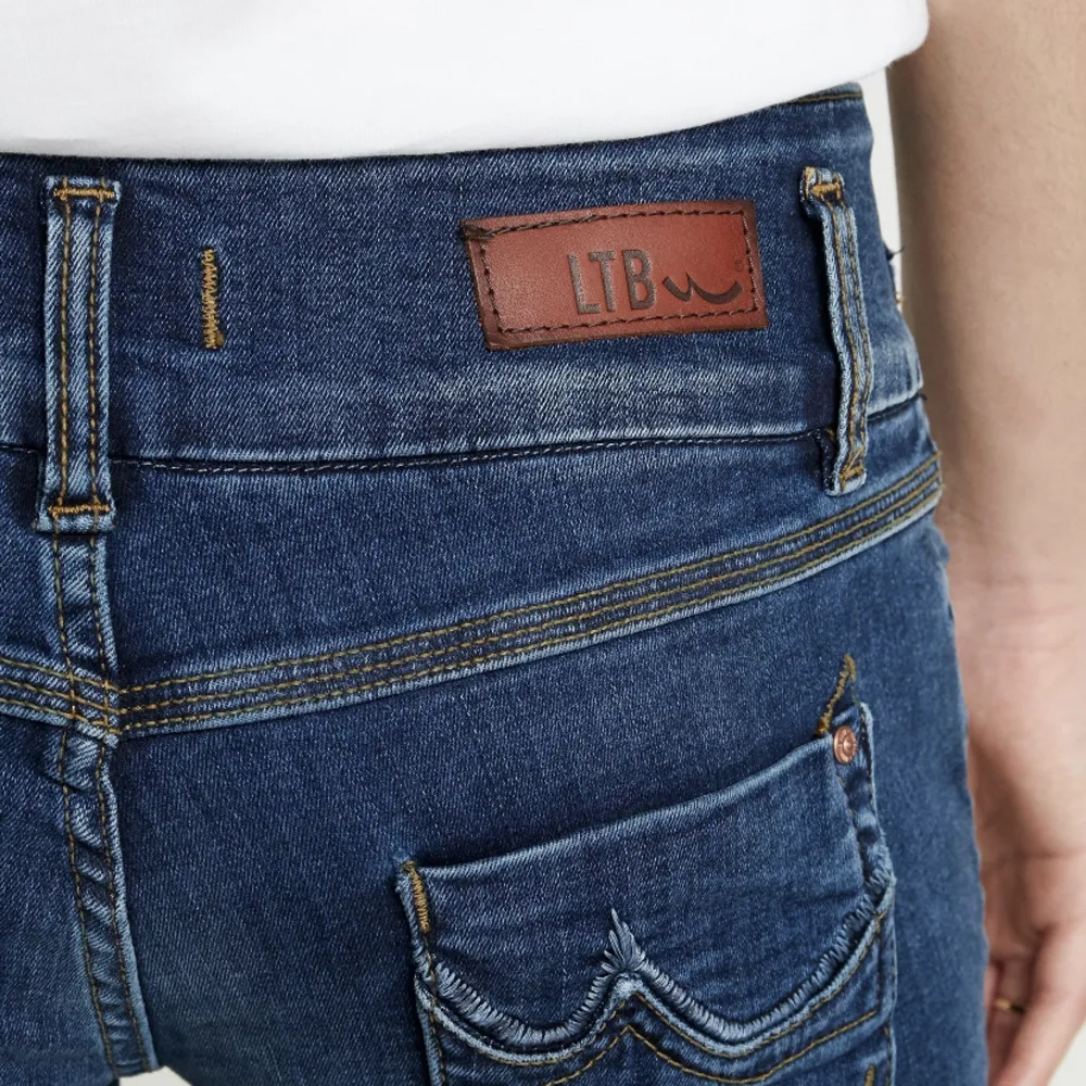 Ltb jeans som är väldigt Low waist. Storlek 24x30  Bra skick och inte använd så mycket. Säljer pågrund av att de var för små . Jeans & Byxor.