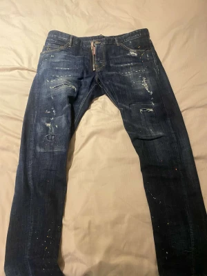 Dsquared 2 jeans - Köptes i Dubai för 6200kr. Och har inte används alls mycket. Mitt pris : 2000kr. Skriv om du har några frågor!