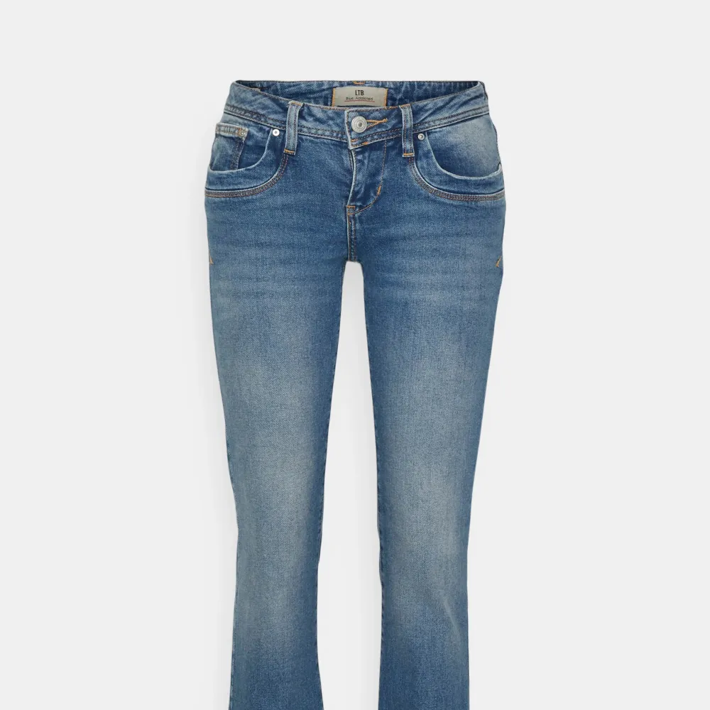 Säljer ett par helt nya slutsålda ltb valerie jeans. Aldrig använda med prislappen kvar fick dom nyss men de va för små. Jeans & Byxor.