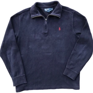 Ralph Lauren Half-zip - Superfin mörkblå Ralph Lauren Halfzip i bra skick! Storlek M, ställ gärna frågor!😊