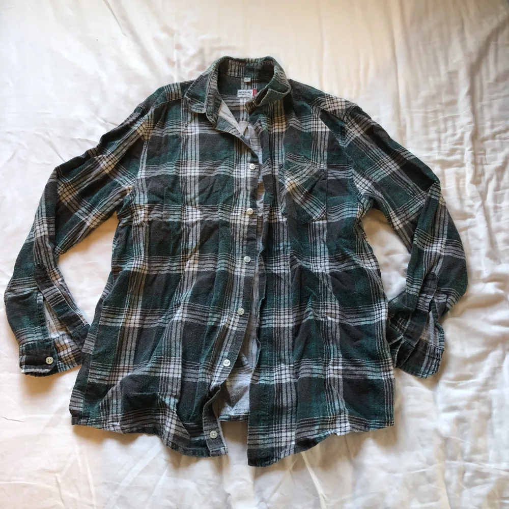 Vintage flanellskjorta köpt på secondhand.. Skjortor.
