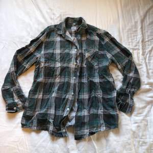 Vintage flanellskjorta köpt på secondhand.