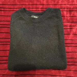 Stickad tröja från BikBok - Mysig stickad tröja från Bikbok.  Ej använts.   