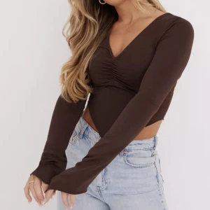 Brun festtopp  - Storlek S. Superfin och bekväm festlig tröja