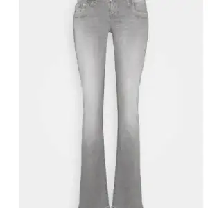 Söker dessa valerie jeans, helst i strl 25/30! 💓💓