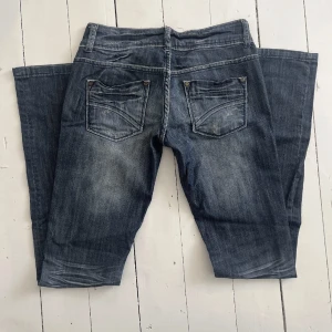 Lågmidjade jeans - Jättefina jeans som jag köpt här på plick men tyvärr för stora i midjan