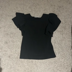 Topp - Svart topp från zara!!
