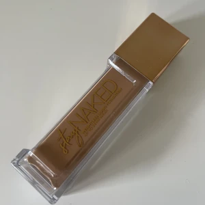 Urban decay fondation  - Urbans decay fondation i färgen 30CP endast använd 2-3 gånger säljer för 150 nypris är 400