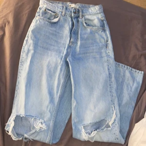 90’s Jeans - Säljer mina favvo jeans från Gina Tricot eftersom dom tyvärr blev för små. Sparsamt använda Nypris 699kr