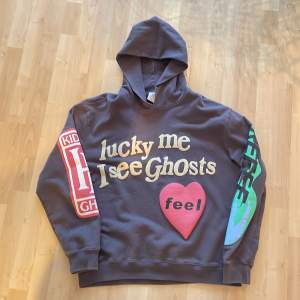 Kanye West / kids i see ghosts hoodie jag köpte på Amazon för några årsedan, sitter bra och mysig! Tveka inte att skriva om du har mer frågor!
