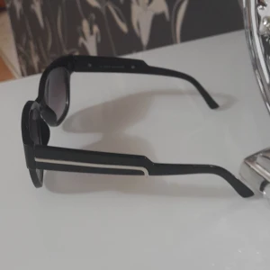 Solglasögon - Svarta solglasögon