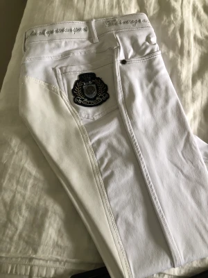 HV polo ridbyxa - Helt ny Stl 40. Vit helskodd. Mycket fin. 350kr