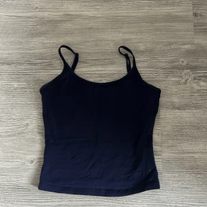 Linne - Jättefint mörkblått linne