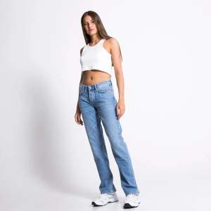 Säljer ett par low waist jeans från Lager 157 i st S  Ny pris 400