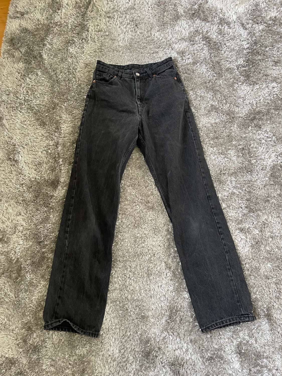Svarta jeans