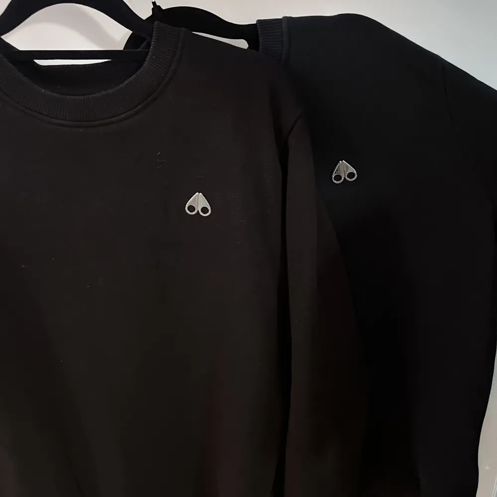 Säljer dessa två moose knuckle sweatshirt som är i nyskick. 1500 kr styck. Tröjor & Koftor.