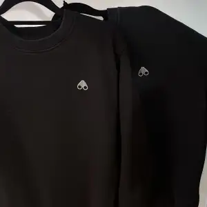 Säljer dessa två moose knuckle sweatshirt som är i nyskick. 1500 kr styck
