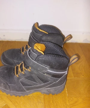 Polecat gore-tex - Polecat gore-tex varn skor strl 29. Knappt använda 