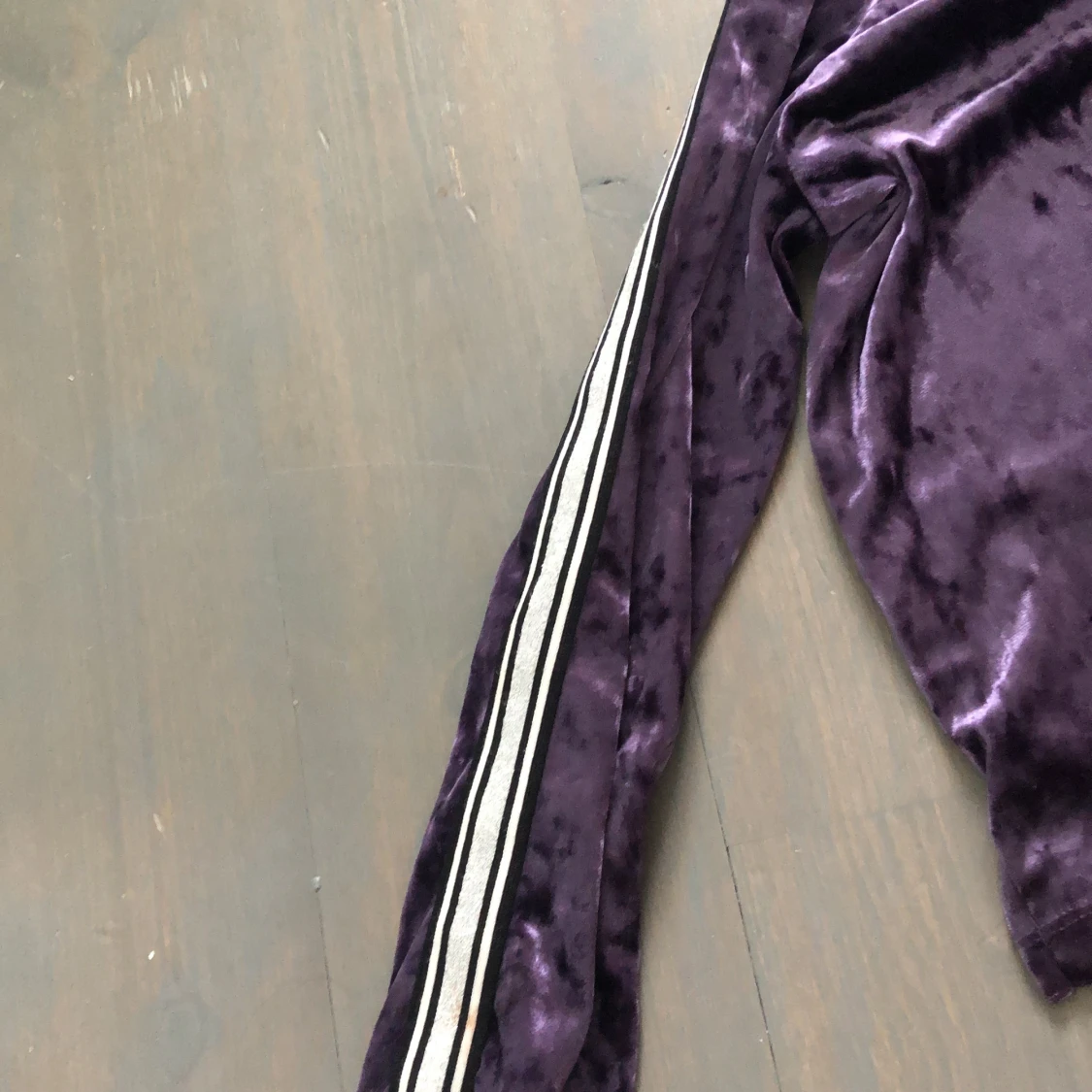 Lila sammets hoodie  - 91