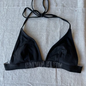 Bikini topp  - Bikini topp som är sparsamt använd. 