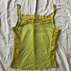 Y2k topp - Bra skick, typ lite nopprig man ser det i andra bilden. storlek står ej men sitter som en s och ser ut som en s!