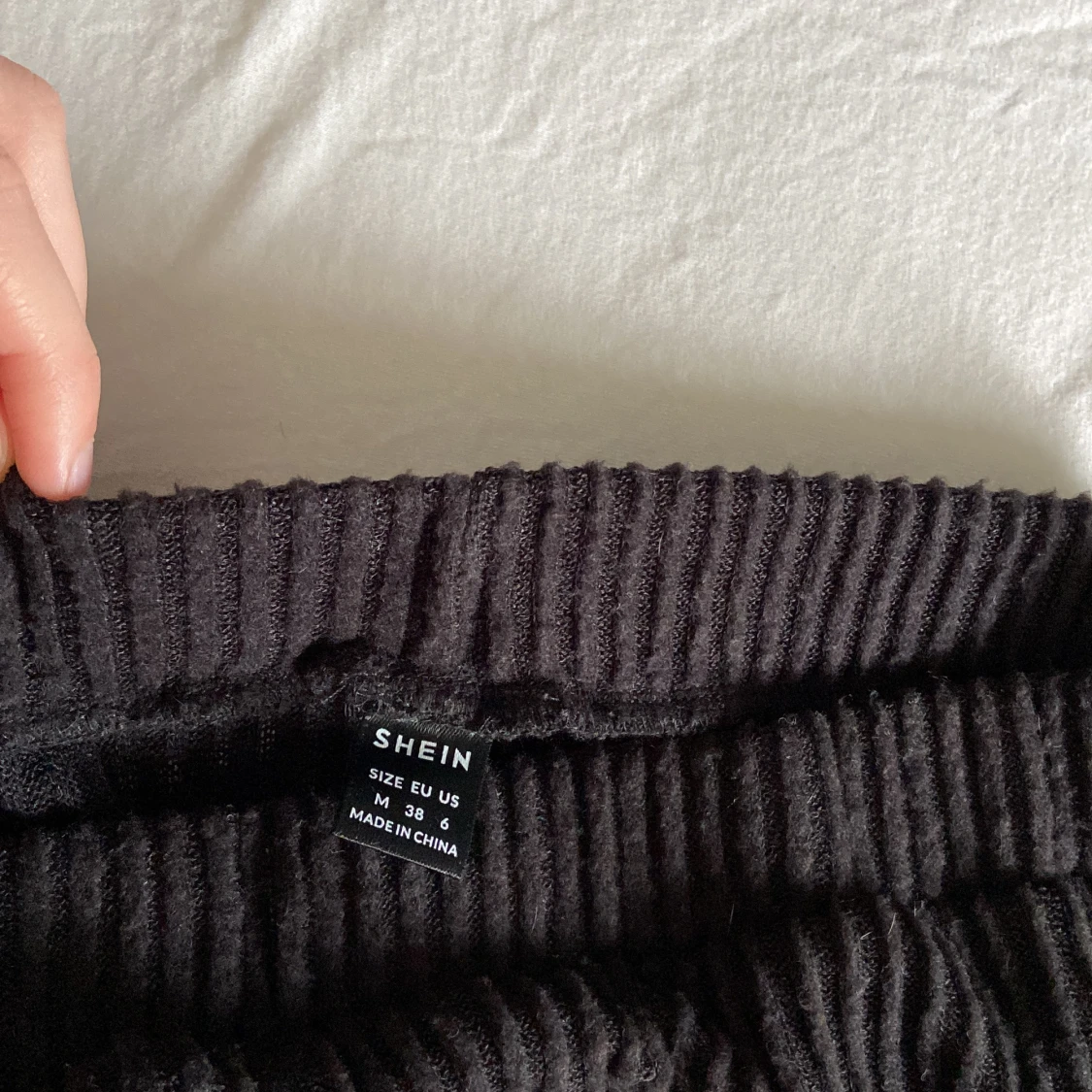 Ribbade utsvängda byxor  - 91