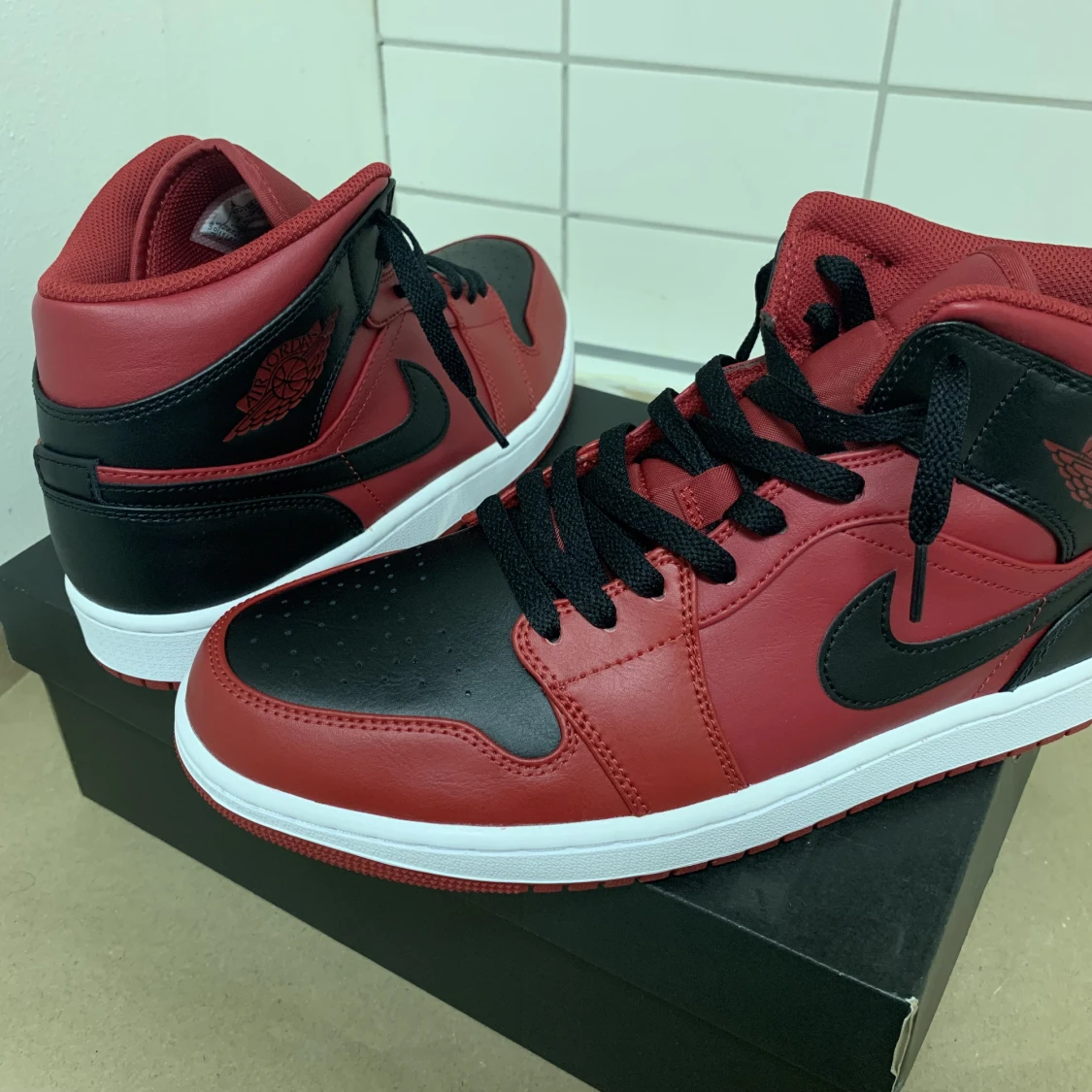 Air Jordan 1 mid revers bred